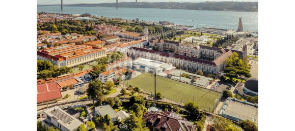 5 bedrooms Villa in Lisbon, Portugal No. 130944 4