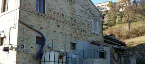 3 bedrooms House in Petritoli, Italy No. 68248 4