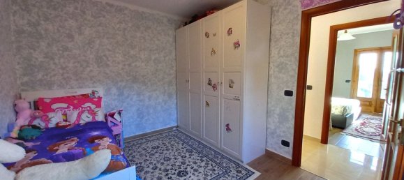 Casa de 7 habitaciónes en Avegno, Italy No. 129366 17