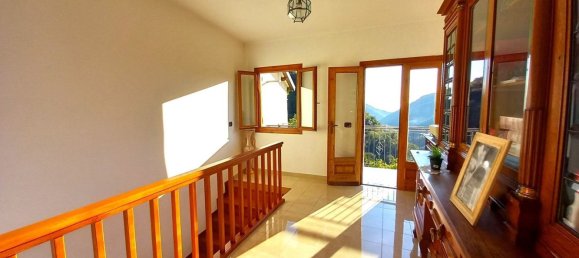 Casa de 7 habitaciónes en Avegno, Italy No. 129366 9