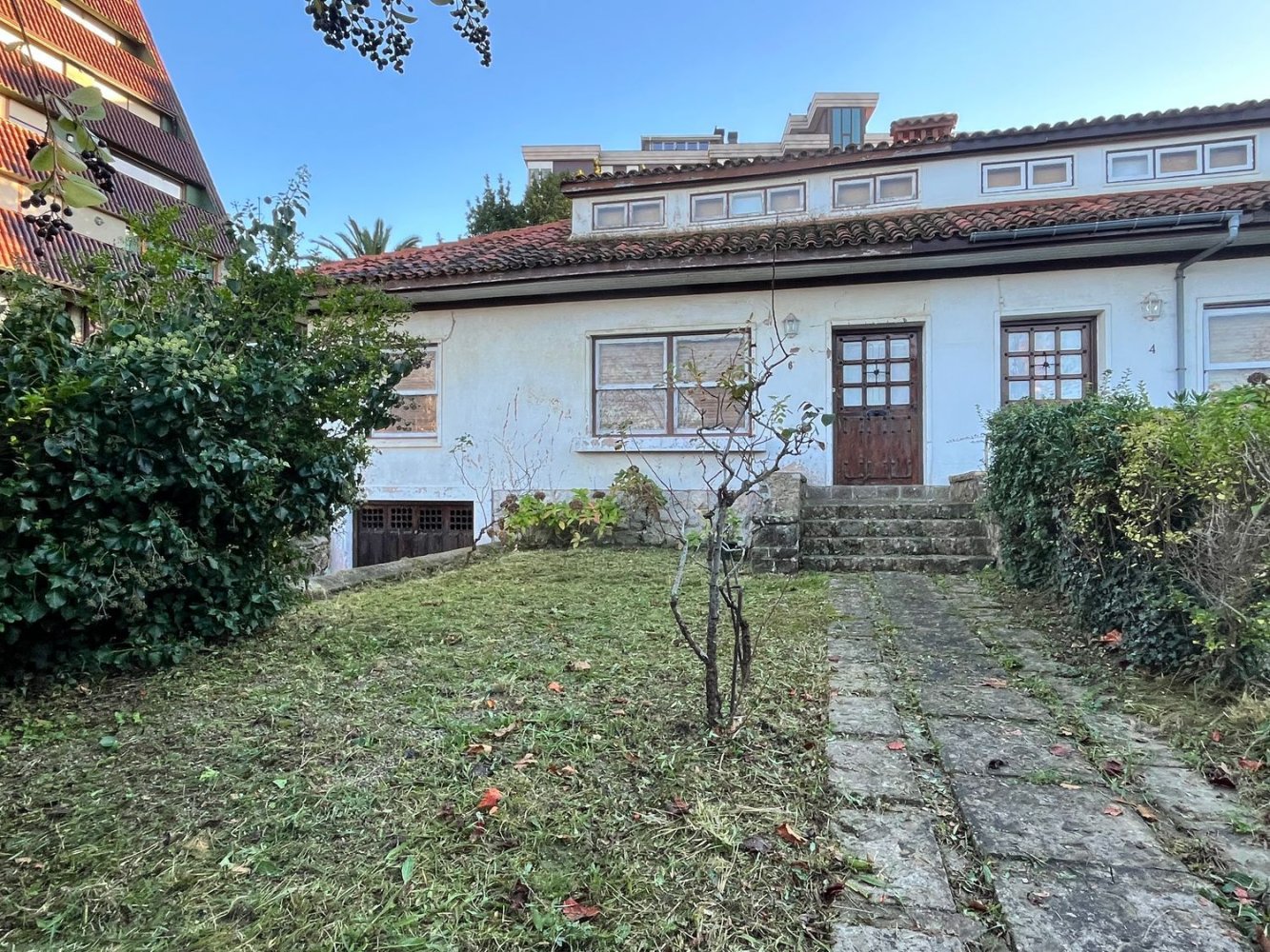 8 bedrooms House in Santander, Spain No. 174069