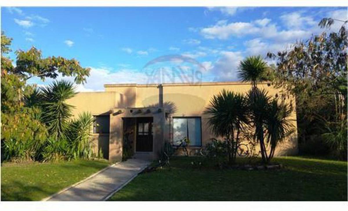 Casa de 4 dormitorios en Tigre, Argentina No. 2738