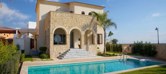 3 rooms Villa in Limassol, Cyprus No. 1613 11