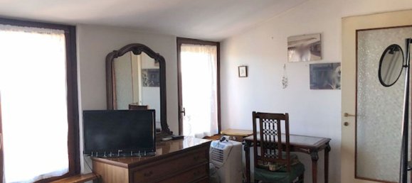 2 bedrooms Apartment in Varese, Italy No. 363529 10