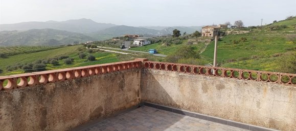 4 bedrooms Villa in Leonforte, Italy No. 120525 11
