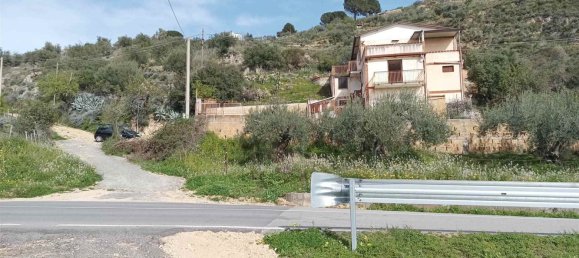 4 bedrooms Villa in Leonforte, Italy No. 120525 4