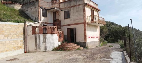 4 bedrooms Villa in Leonforte, Italy No. 120525 21