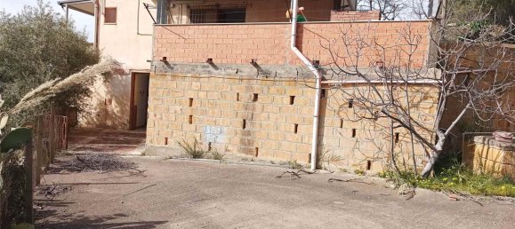 4 bedrooms Villa in Leonforte, Italy No. 120525 7