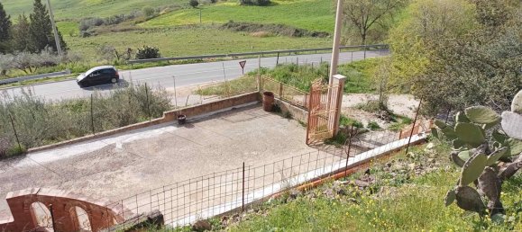 4 bedrooms Villa in Leonforte, Italy No. 120525 5