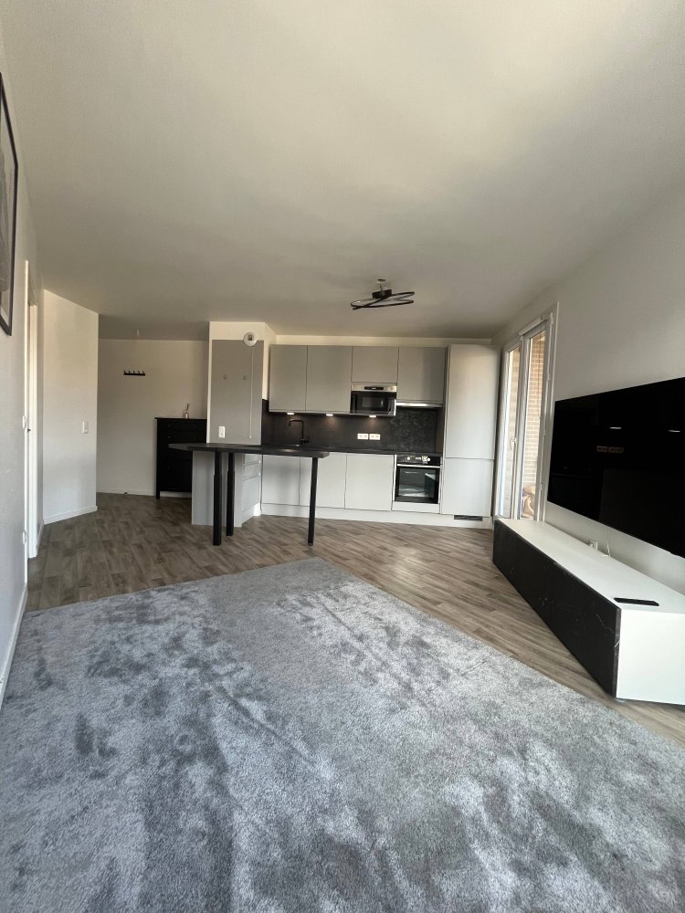 Estudio en Montigny-les-Cormeilles, France No. 327769