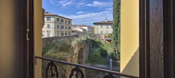 6 rooms House in Arezzo, Italy No. 170928 2