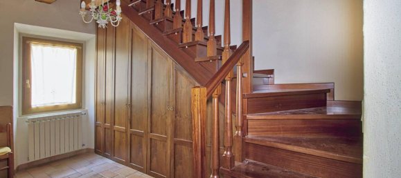 6 rooms House in Arezzo, Italy No. 170928 8