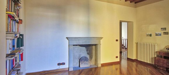 6 rooms House in Arezzo, Italy No. 170928 4