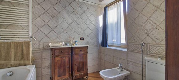 6 rooms House in Arezzo, Italy No. 170928 14