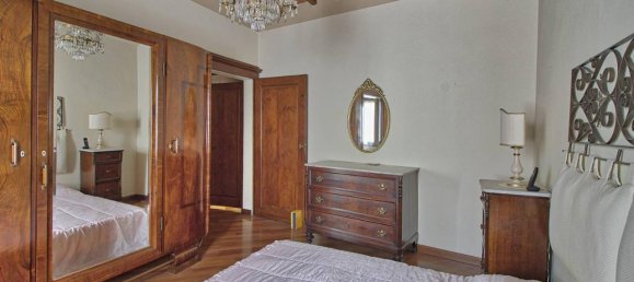 6 rooms House in Arezzo, Italy No. 170928 11
