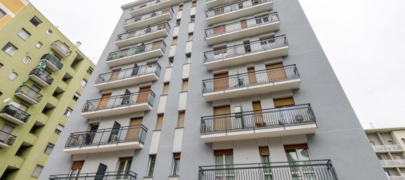 Квартира с 2 спальнями в Чинизелло Бальсамо, Италия № 364988 22