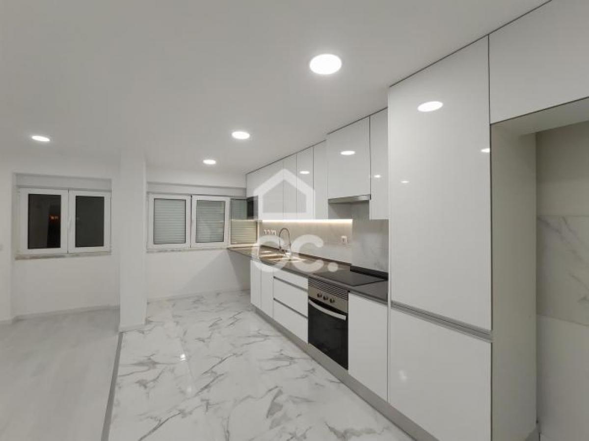 3 bedrooms Apartment in Seixal, Portugal No. 1449