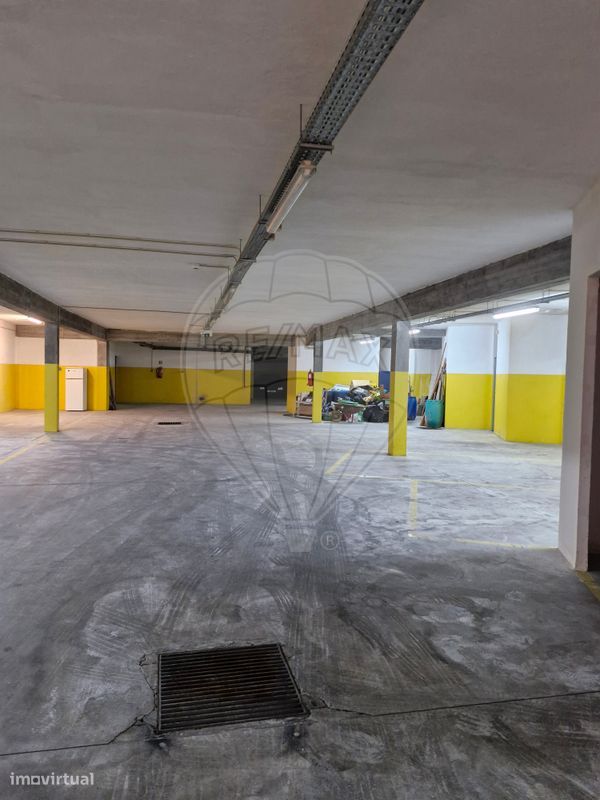 16m² Garage in Rio Tinto, Portugal No. 48216