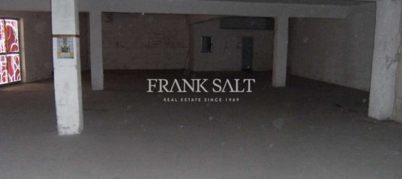 948m² Warehouse in Paola, Malta No. 12798 3