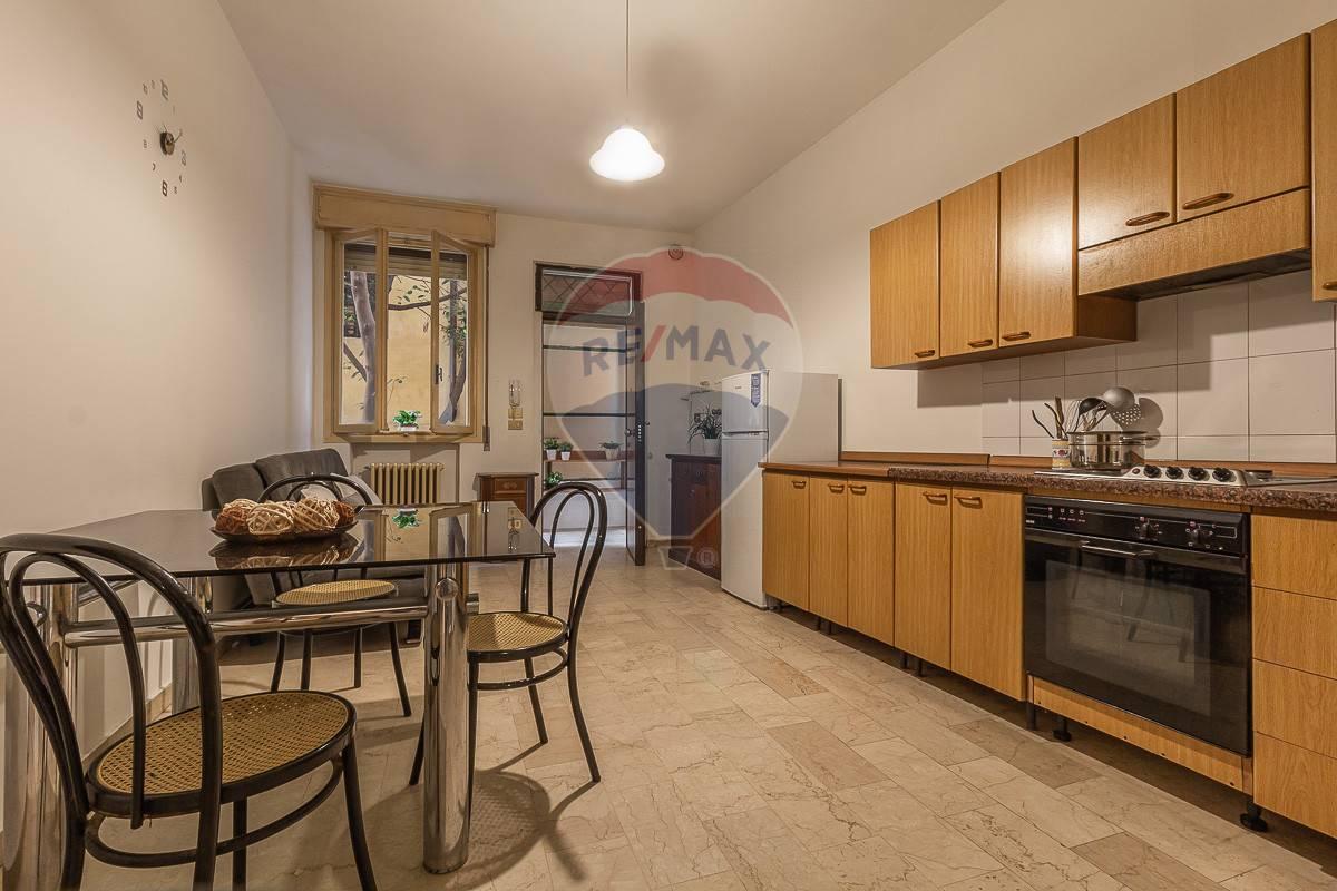 5 rooms Apartment in Ferrara, Italy No. 21538