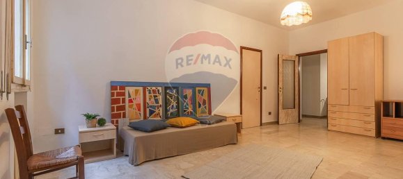 5 rooms Apartment in Ferrara, Italy No. 21538 2