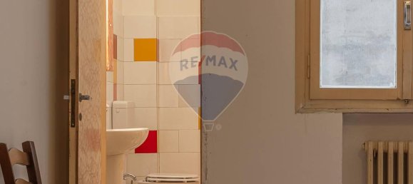 5 rooms Apartment in Ferrara, Italy No. 21538 10