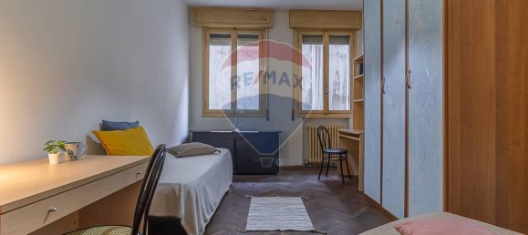 5 rooms Apartment in Ferrara, Italy No. 21538 16