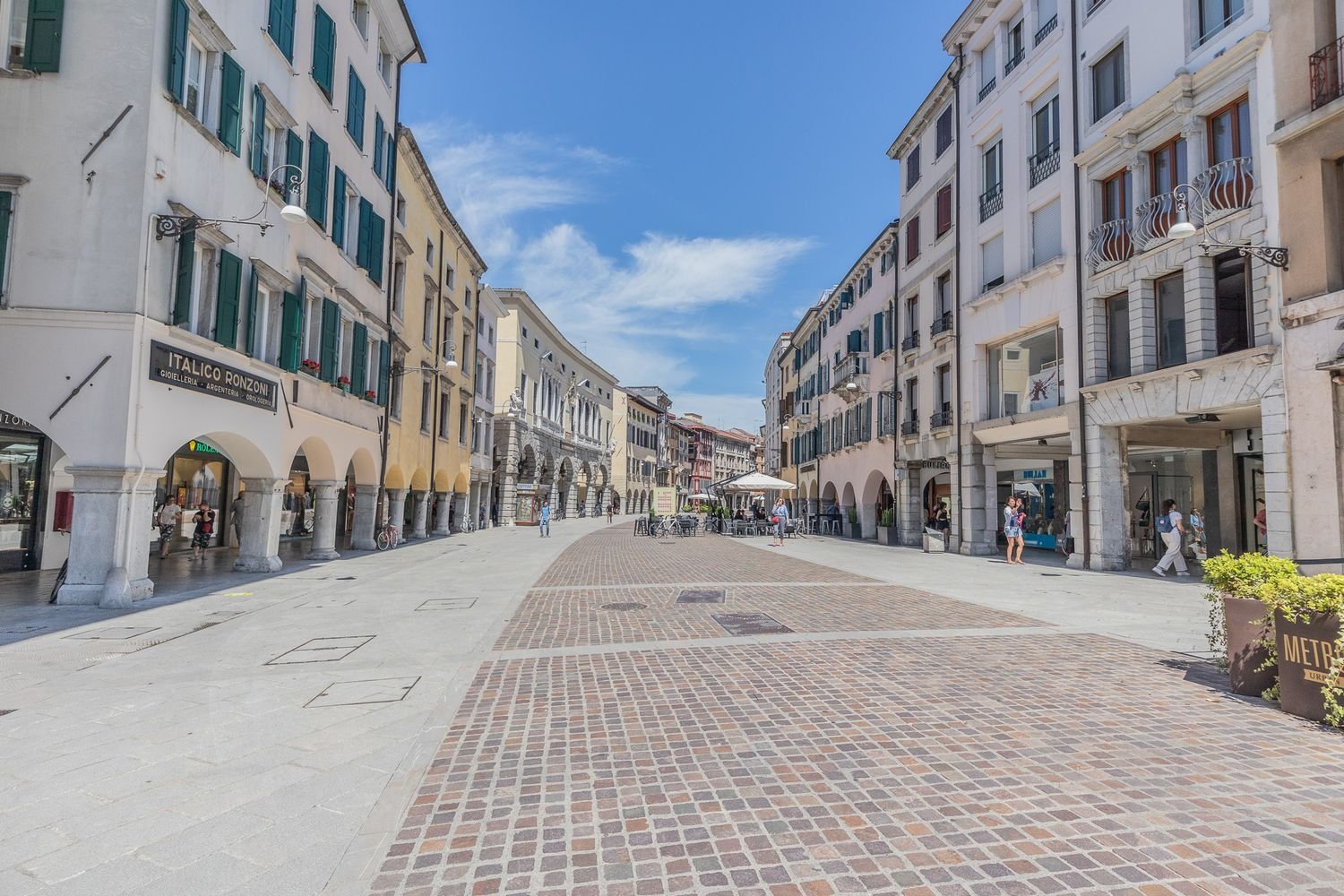 Gewerbliche Immobilie in Udine, Italy 310m², Nr. 121914