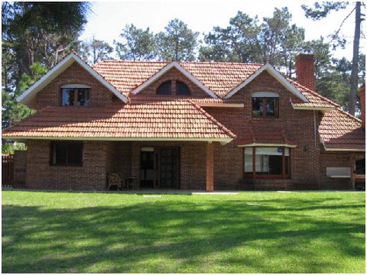 3 bedrooms House in Maldonado, Uruguay No. 4390