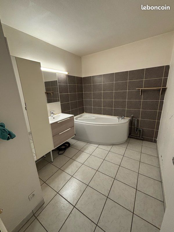 3 bedrooms Apartment in Clermont-Ferrand, France No. 343723