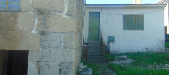 2 bedrooms House in Mesquitela, Portugal No. 163656 3