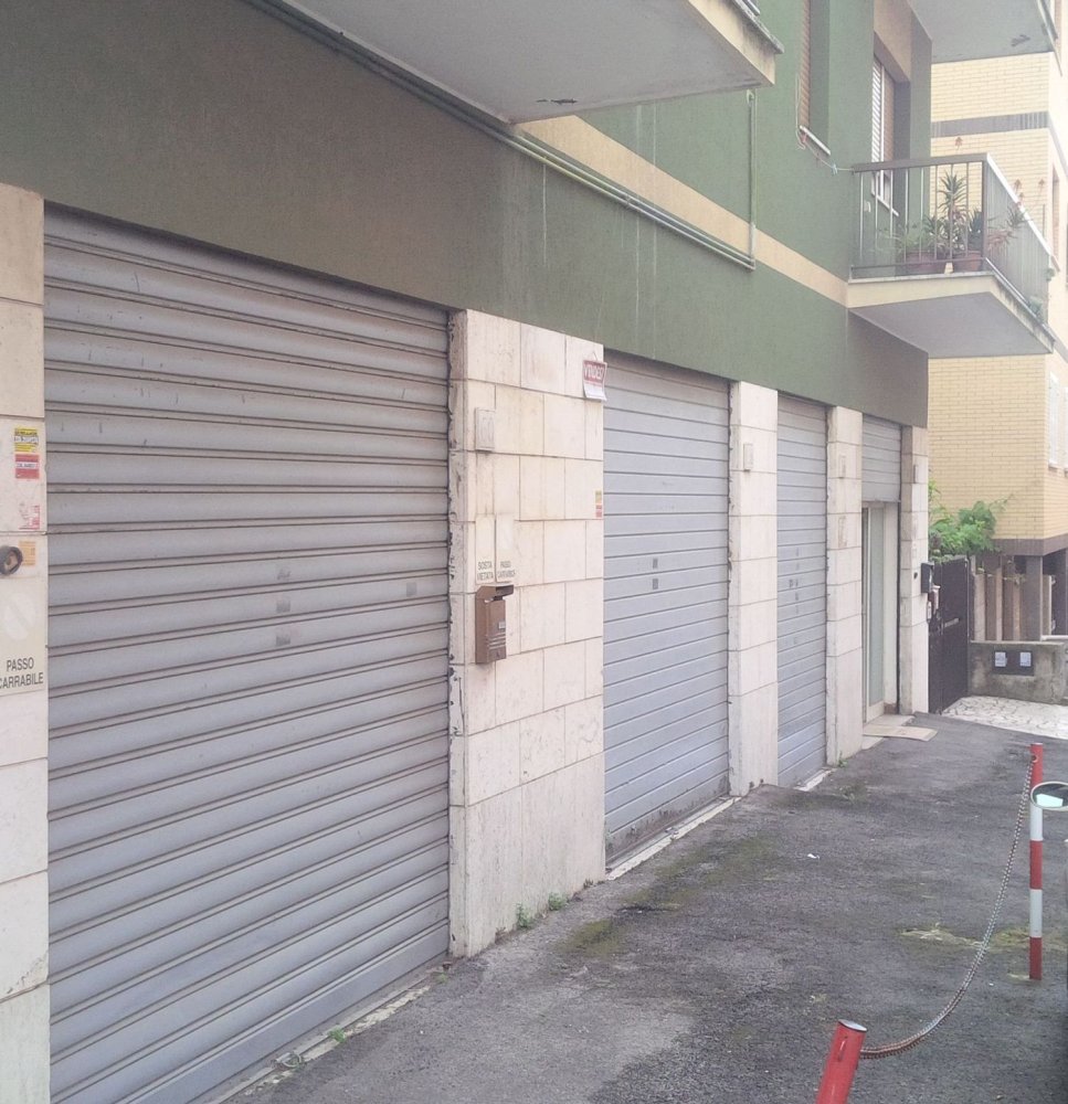 2-Zimmer Gewerbliche Immobilie in Rome, Italy, Nr. 141767