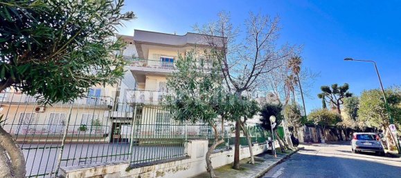 Apartamento T2 em Pozzuoli, Italy N.º 212377 27
