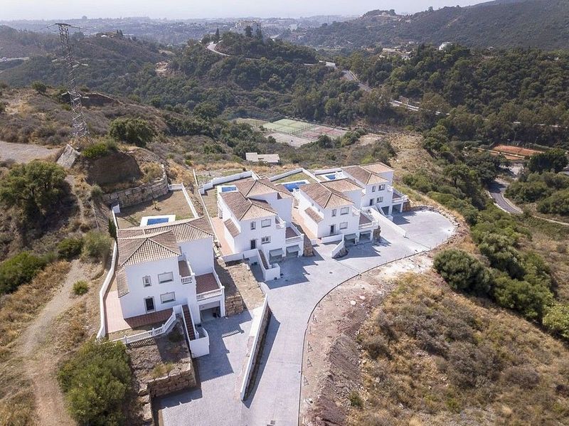 4 bedrooms House in Estepona, Spain No. 231444