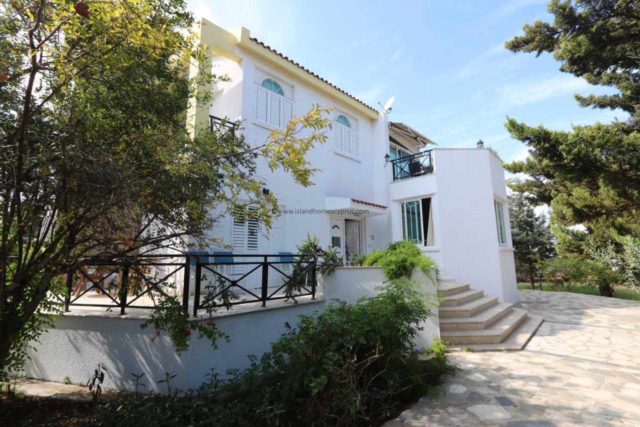 5 bedrooms House in Paralimni, Cyprus No. 23813