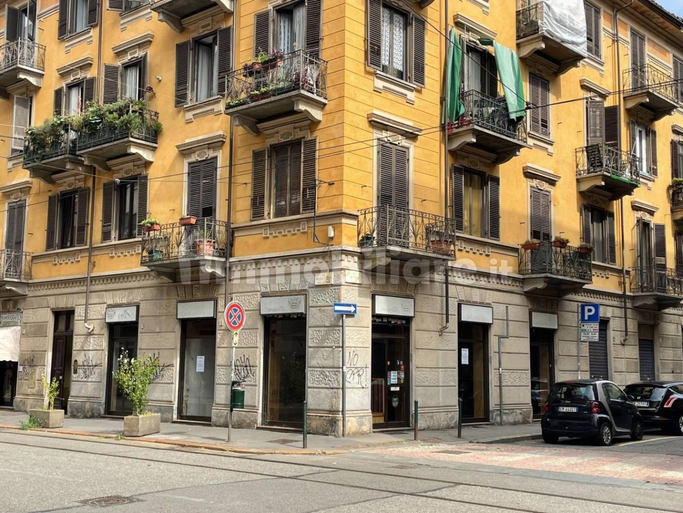 3 rooms Commercial property in Turin, Italy No. 91971