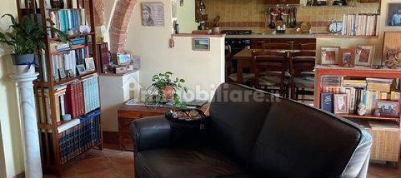 8 bedrooms House in Carrara, Italy No. 50917 2