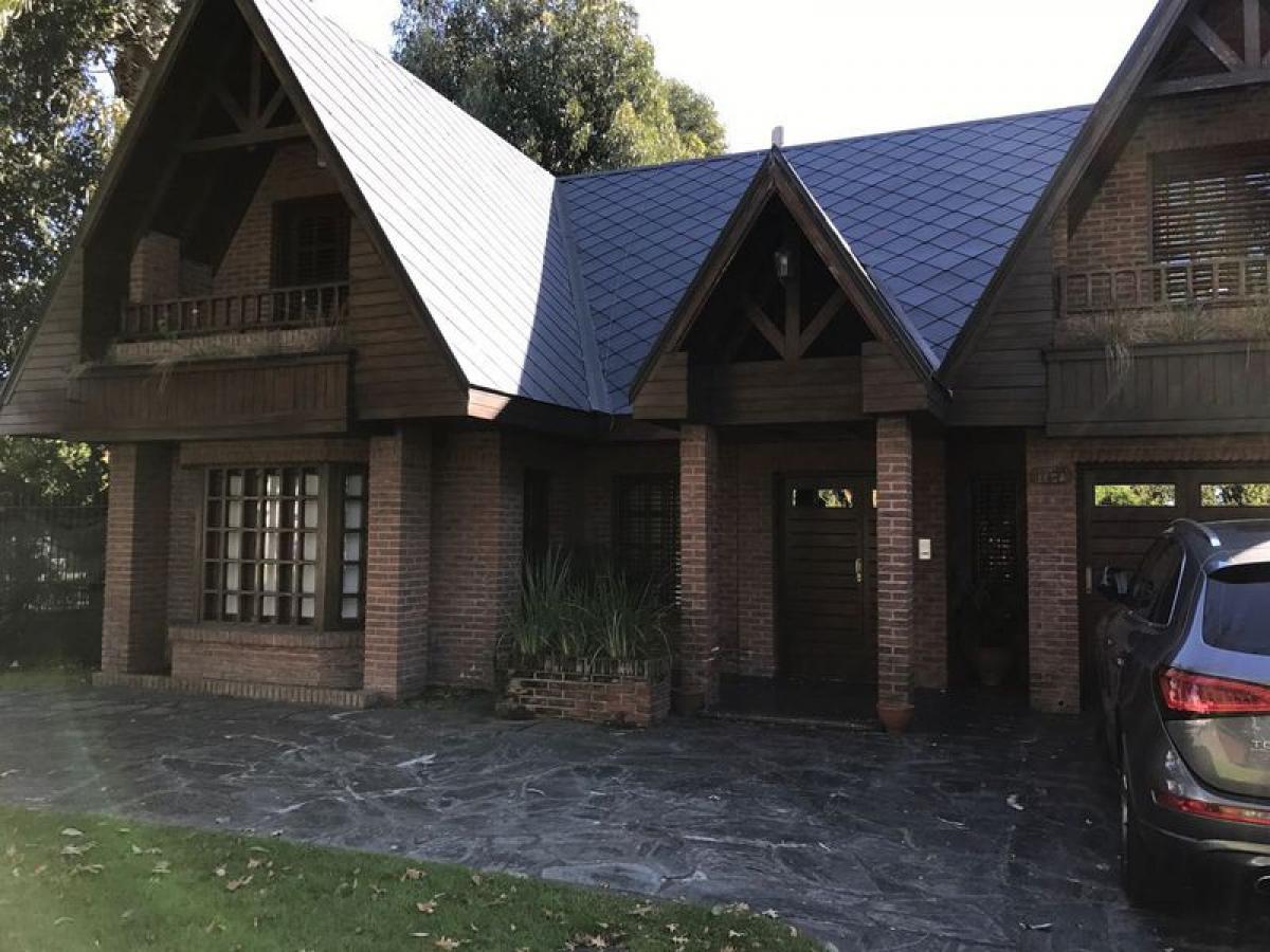 4 bedrooms House in Mar del Plata, Argentina No. 77897