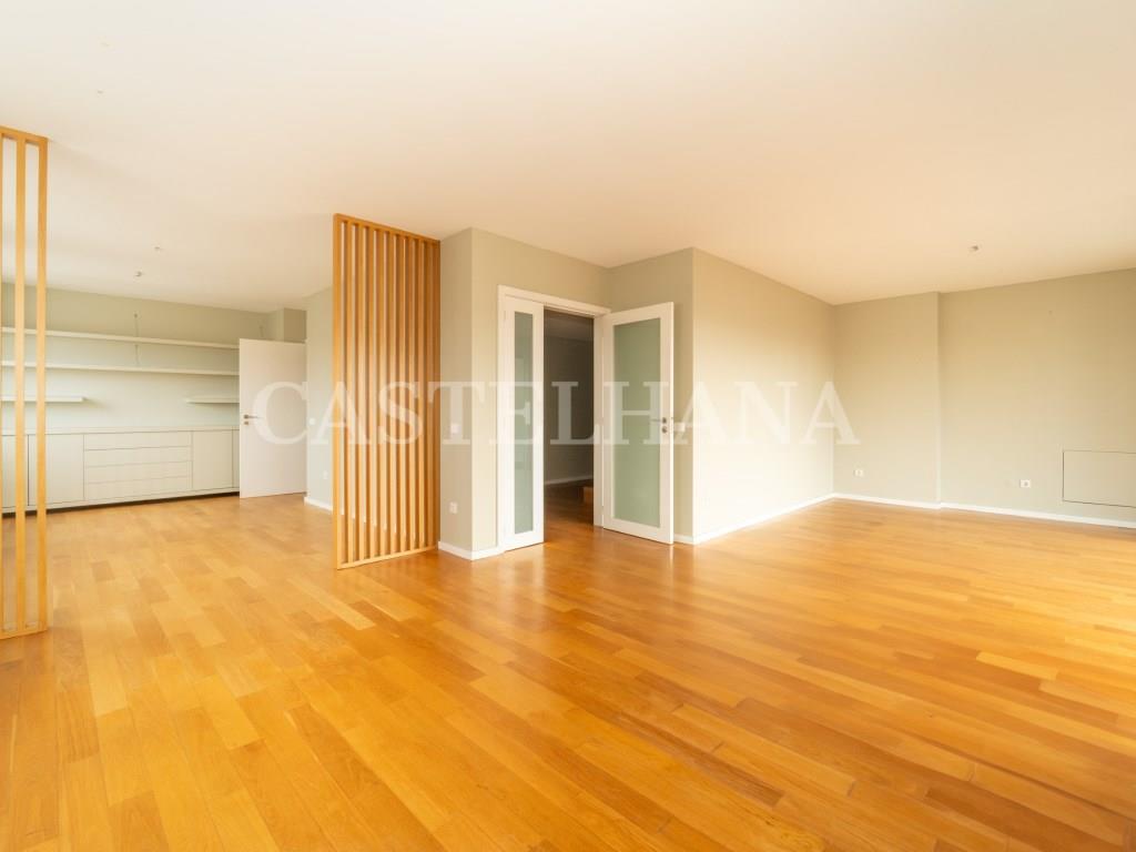 4 غرف نوم منزل ذو طابقين في Matosinhos, Portugal رقم 127690