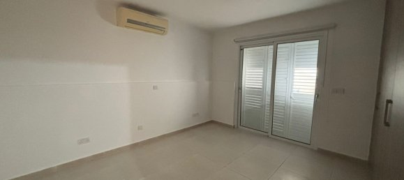 Вилла с 4 спальнями в Ороклини, Кипр № 26019 20