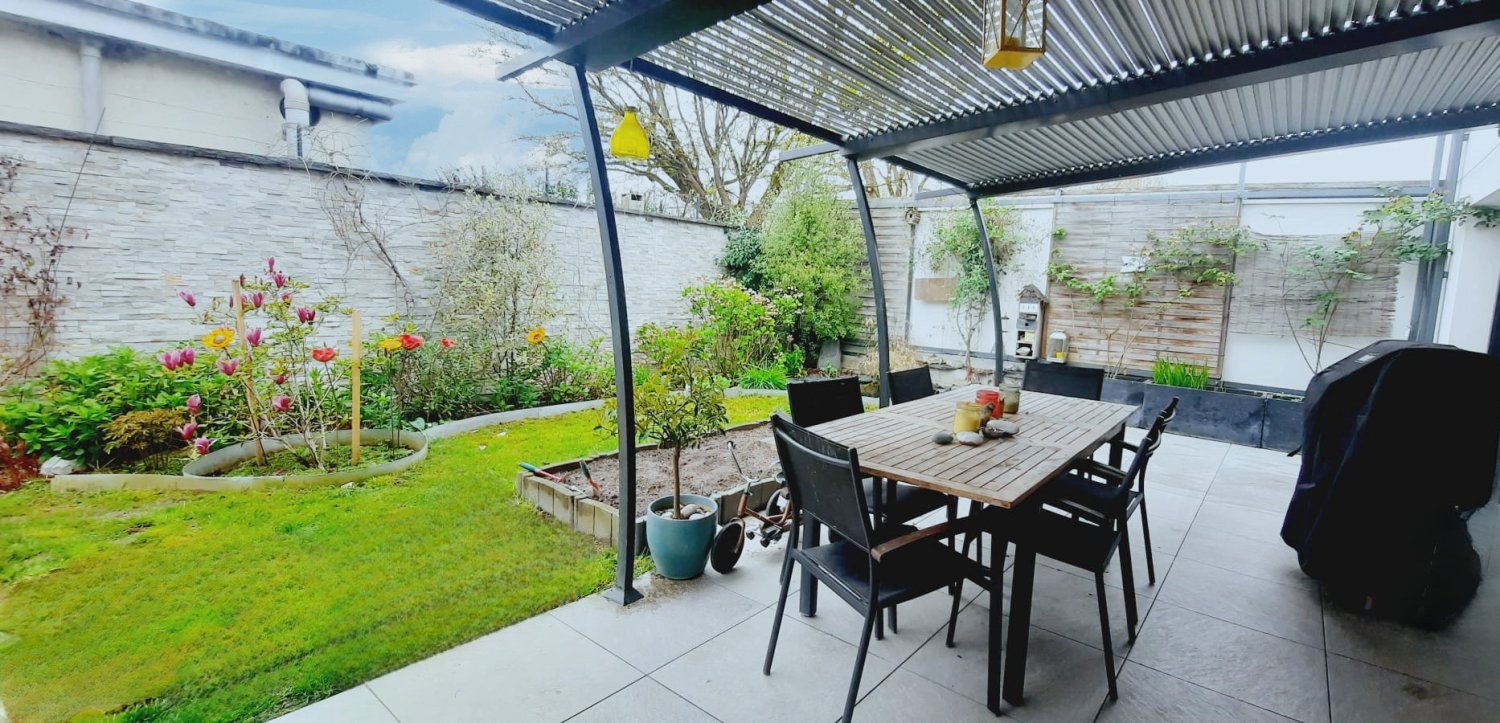 4 bedrooms House in La Riche, France No. 70031