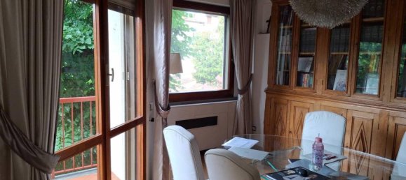 6 rooms Apartment in Florence, Italy No. 40215 3