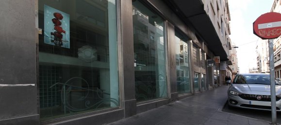 220m² Commercial property in Torrevieja, Spain No. 13416 14