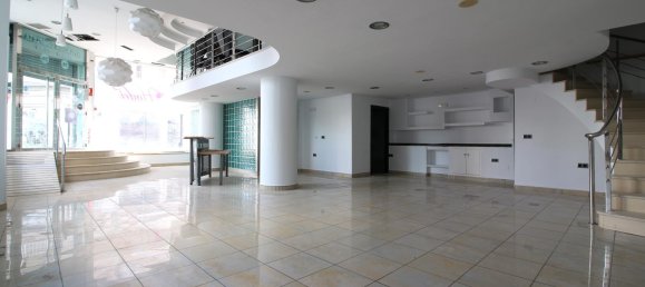 220m² Commercial property in Torrevieja, Spain No. 13416 2