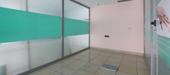 220m² Commercial property in Torrevieja, Spain No. 13416 10