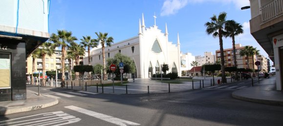 220m² Commercial property in Torrevieja, Spain No. 13416 15