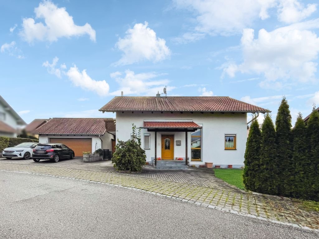 5 rooms House in Straubing-Bogen, Germany No. 126986