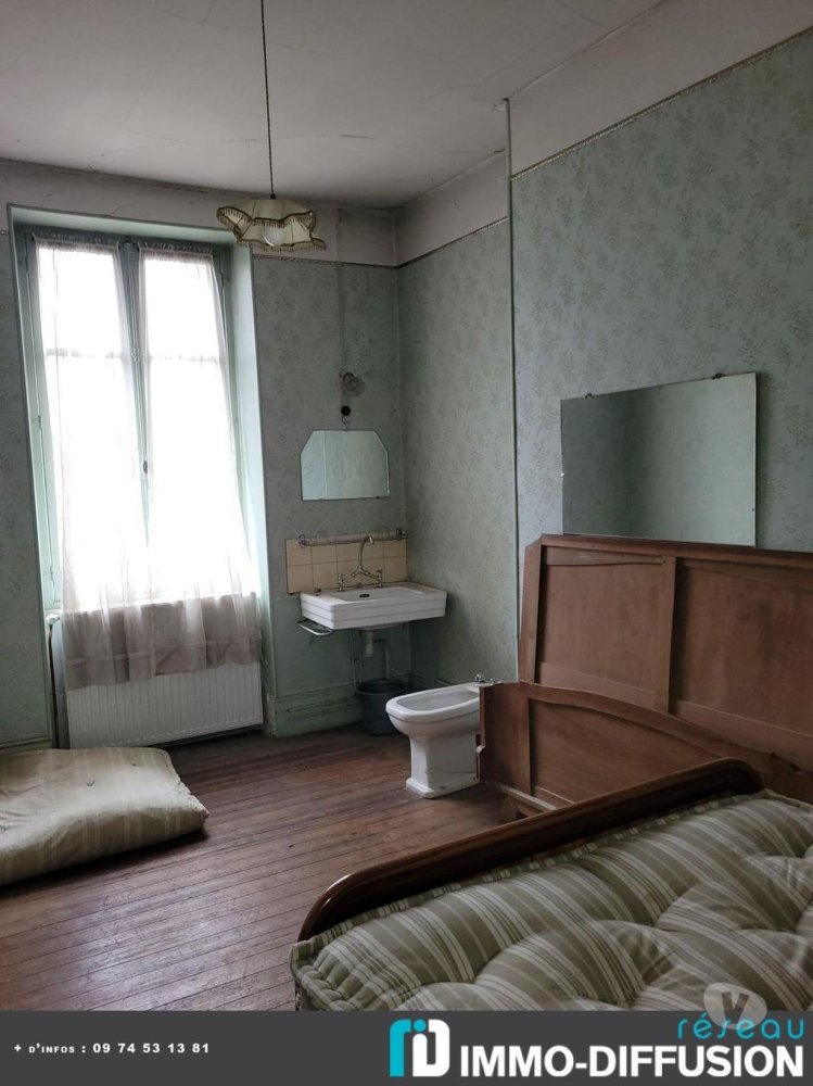 10 rooms Townhouse in Chateaumeillant, France No. 93207