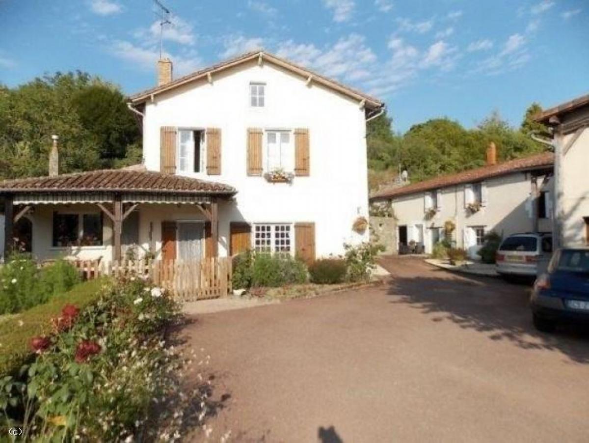 7 bedrooms House in Charroux, France No. 2101
