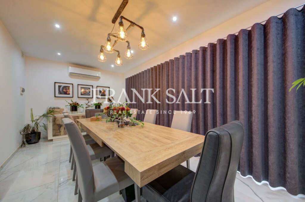 5 bedrooms Maisonette in Swieqi, Malta No. 2722
